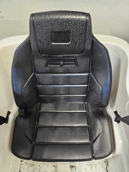 Детска акумулаторна кола - джип Mercedes, бял