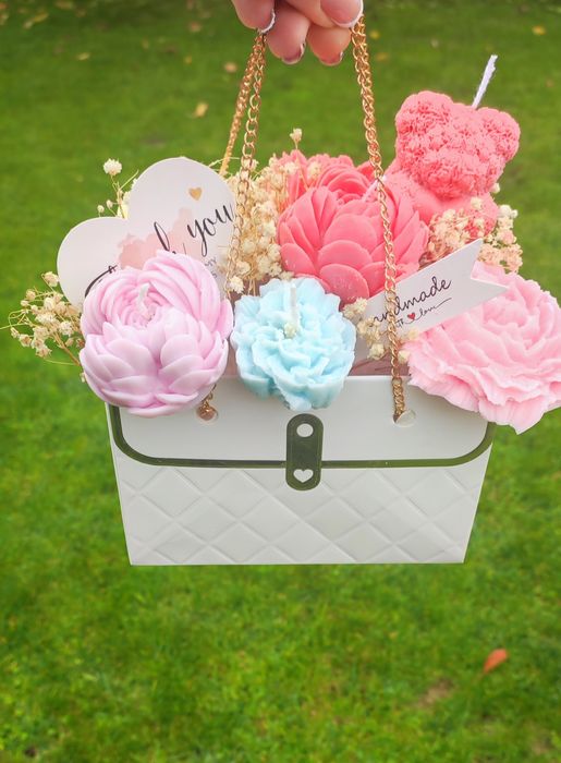 Букет от цветя и мече