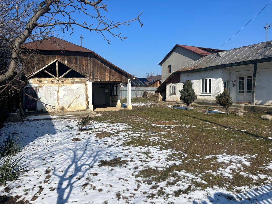 Proprietate centrala Panciu- teren 735mp+2 const. existente, utilitati