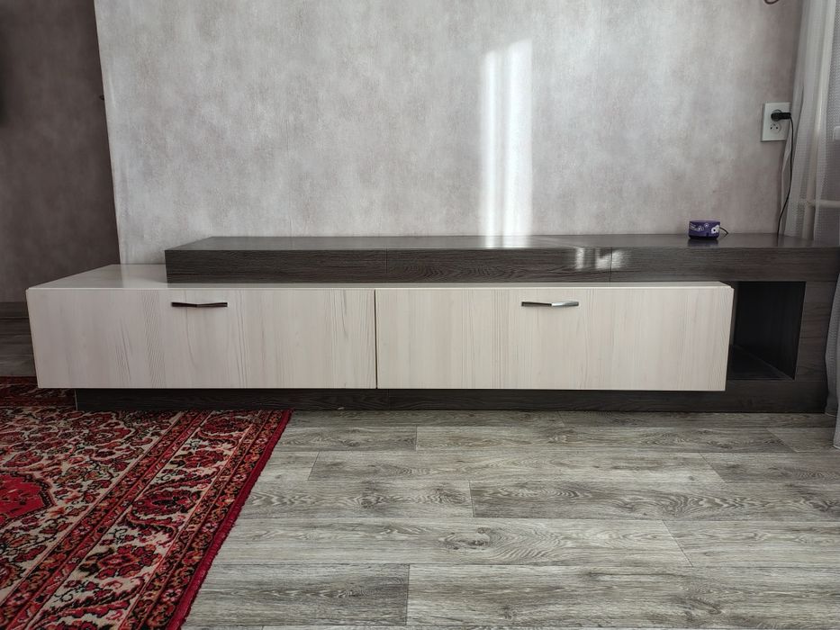 Продам тумбу под телевизор