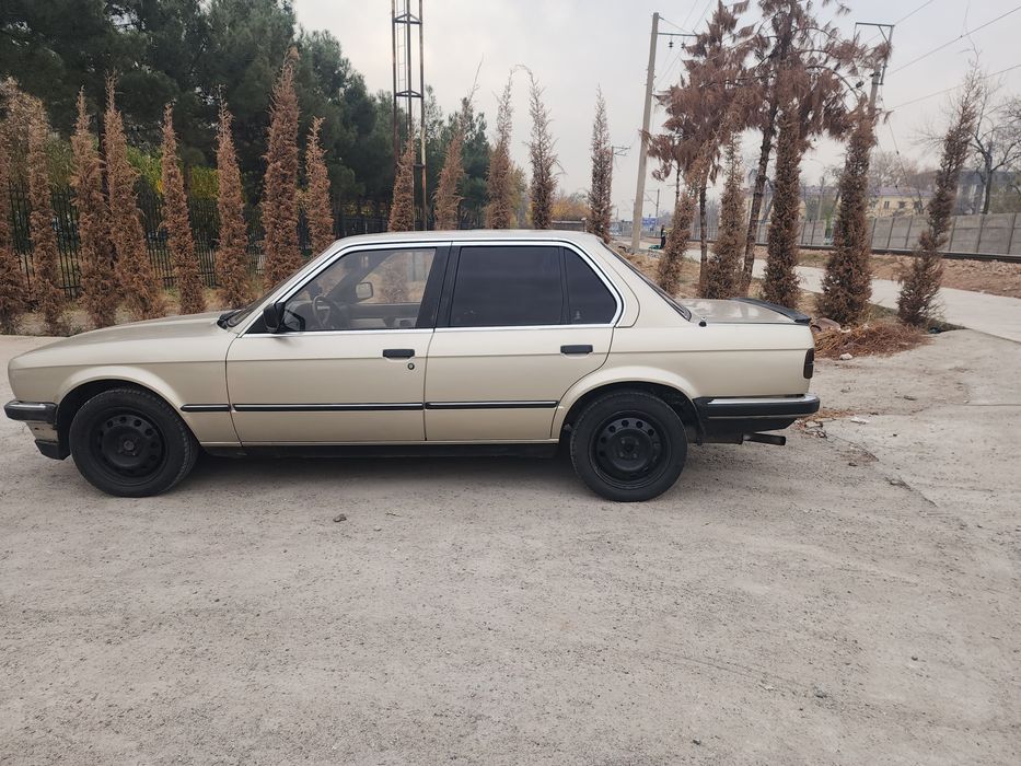 BMW E30 в хорошем состоянии  бед ДТП