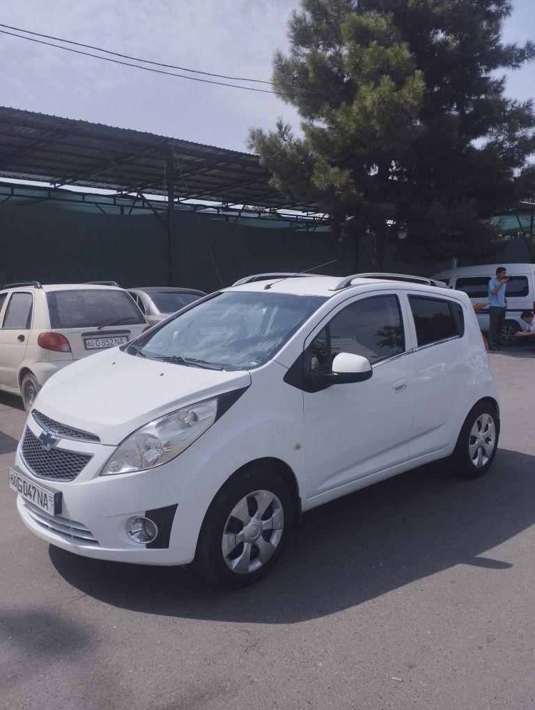 Chevrolet Spark white