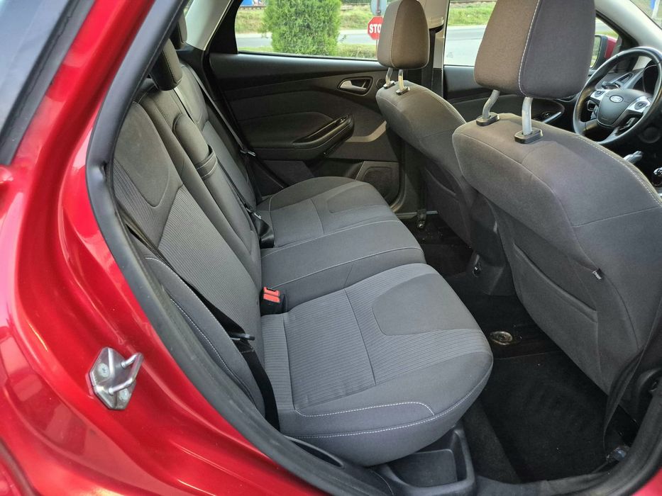 Focus 3 2012 titanium 1.6 benzină 150cp