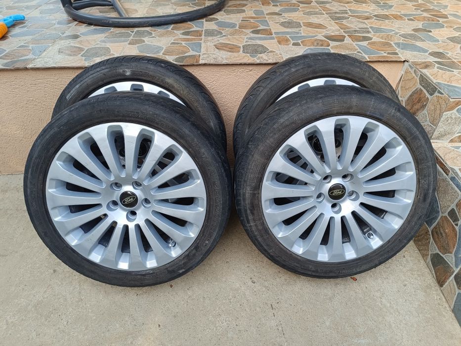 Jante aliaj cu anvelope R16 si R17 Ford