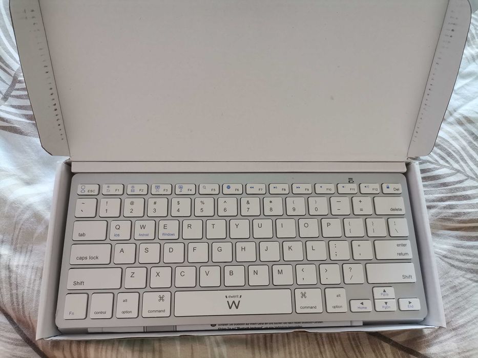 Клавиаура с Bluetooth свързване за IOS, Android и Windows