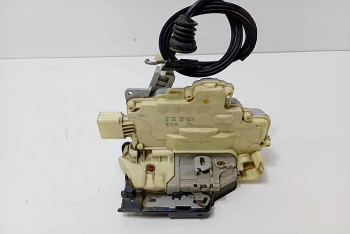 Broasca  Usa Fata Stanga 3C1837015A Volkswagen VW Passat B6