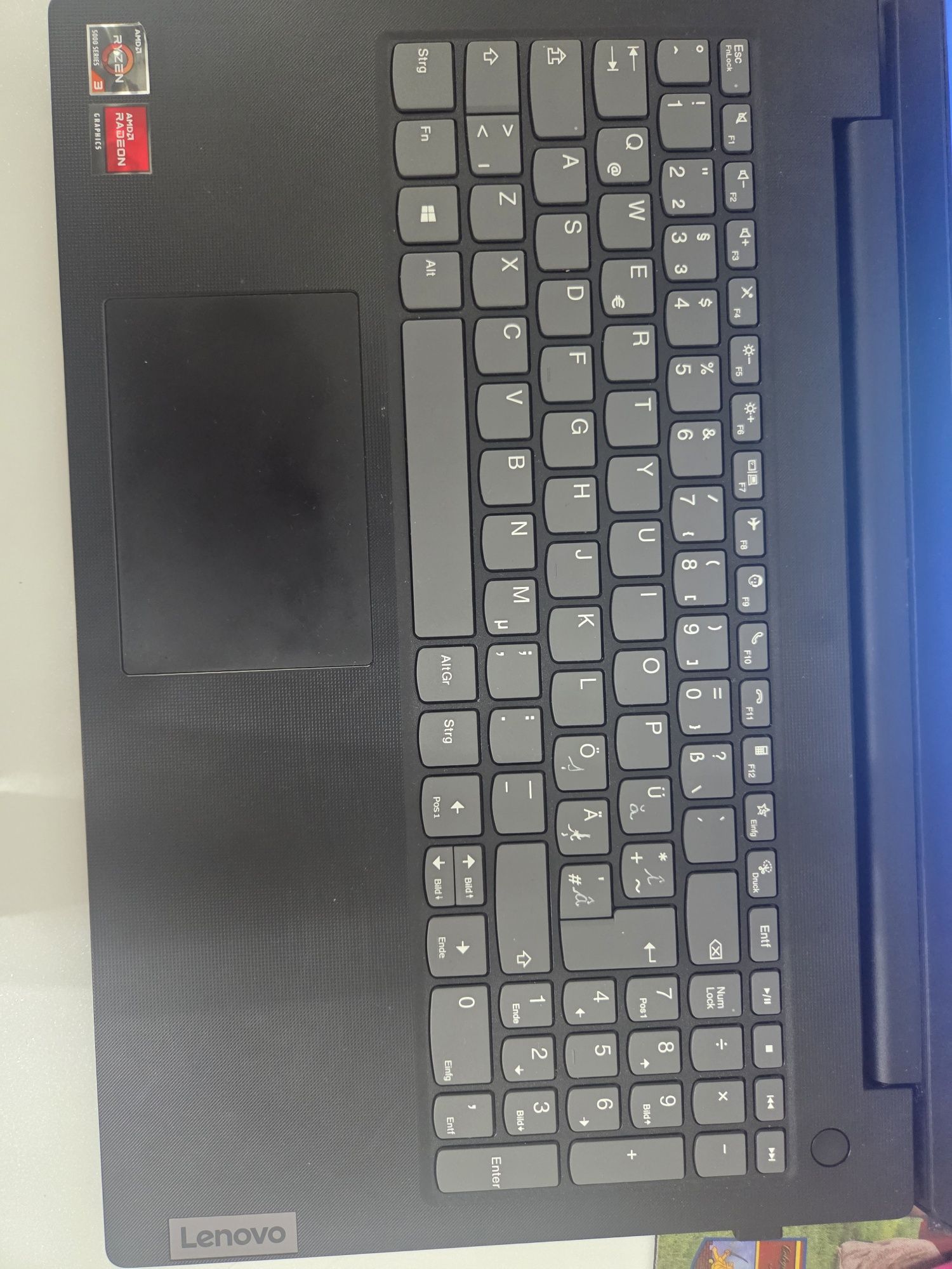 Laptop Lenovo Ryzen 3/ 12Gb RAM / SSD/ Windows /Impecabil