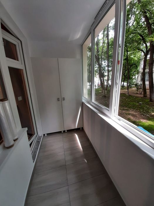 Vând apartament 3 camere, P/4