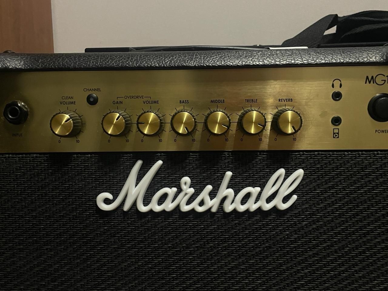 Комбоусилитель Marshall MG15R