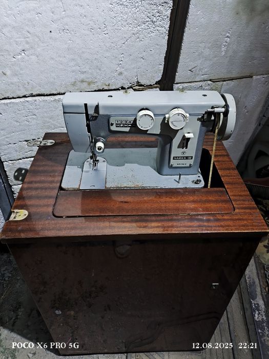 Ножная швейная машинка "Чайка 3"