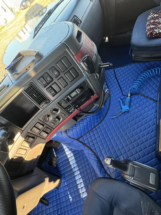 Vand cap tractor Volvo + semiremorca containere