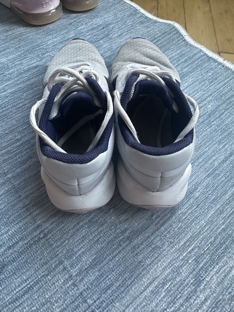 Маратонки Nike Revolution 32 номер