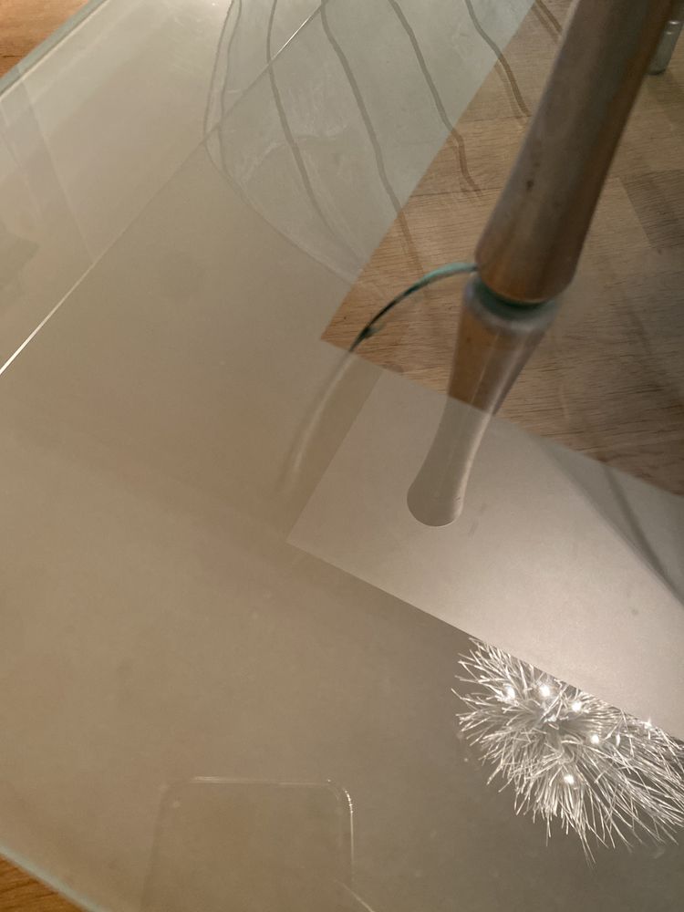 Стъклена холна маса