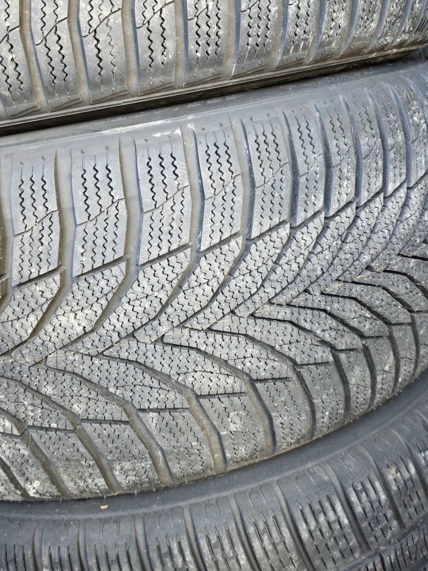 2 Броя 255/40/18 Nexen 8,5mm 2023DOT
