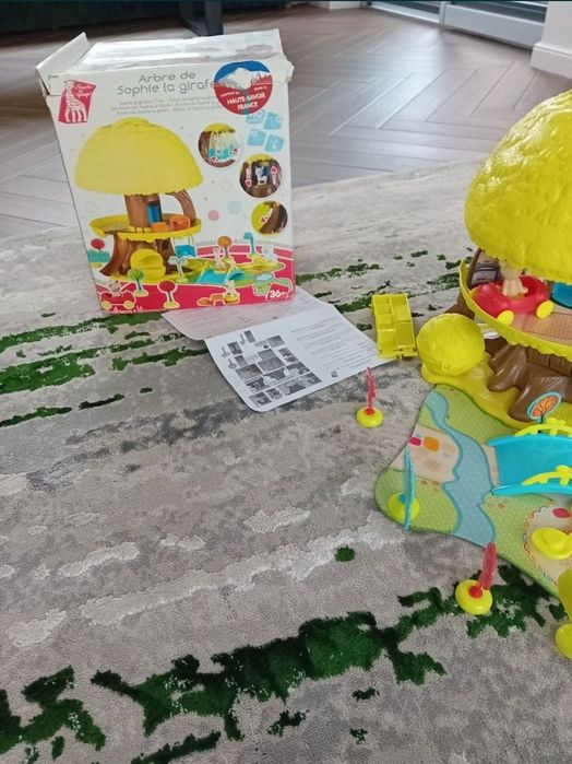 casuta in copac Sophie girafa la giraffe joaca copii