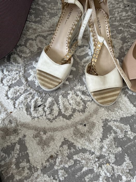 Женская обувь разных размеров