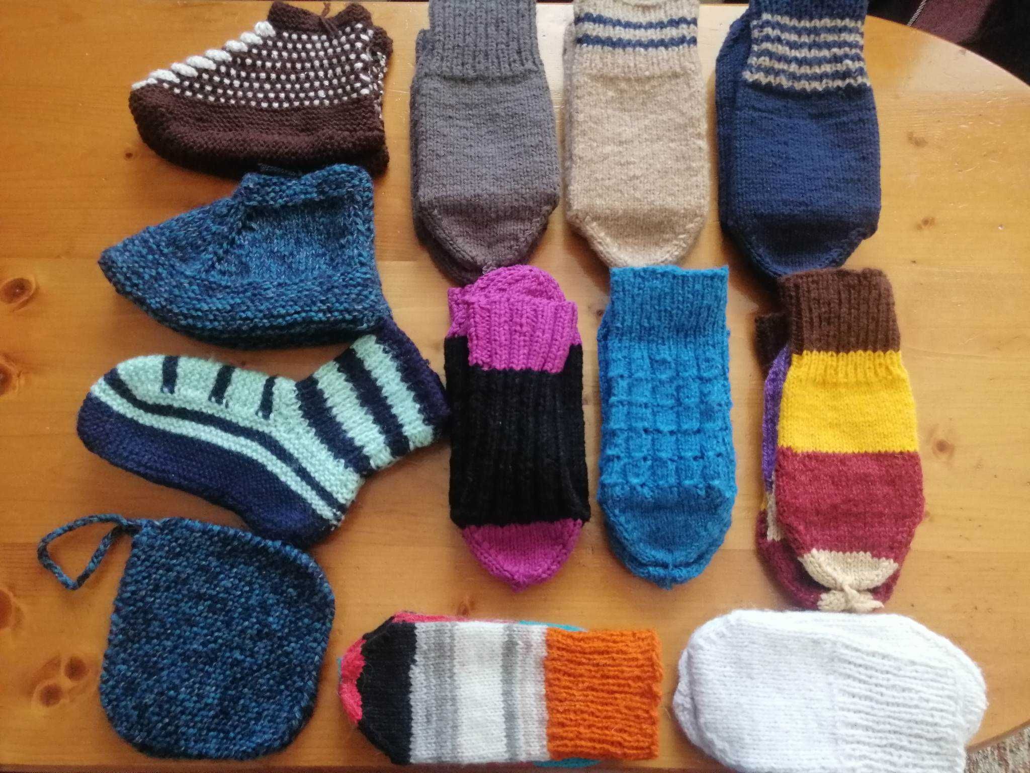 Плетени чорапи, терлички и хватки