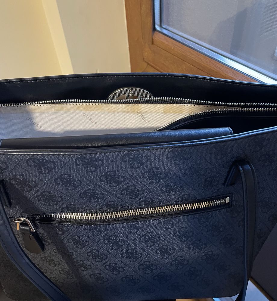 Дамска чанта Guess