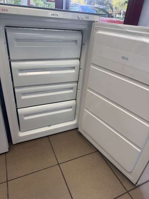 Малък фризер AEG