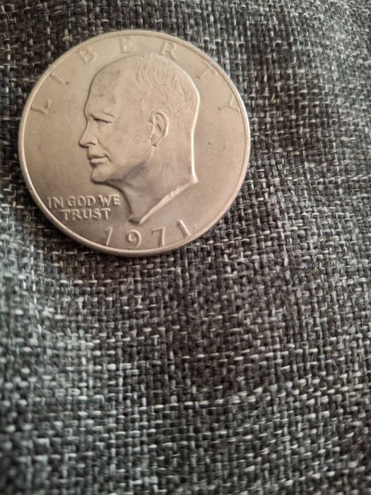 Продавам не сребърни два долара от по един долар