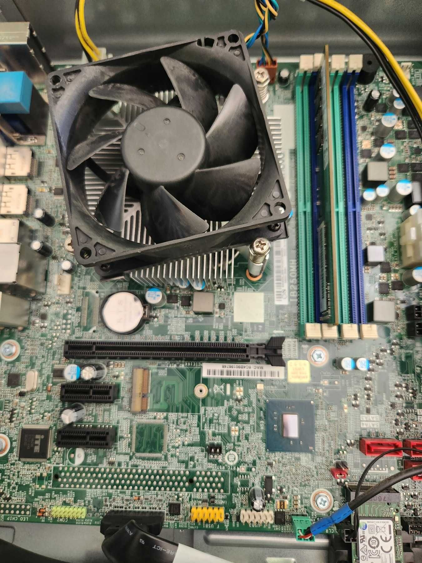 РАЗПРОДАЖБА! Lenovo M710t i3 6100 /8GB DDR4 /SSD 256 GB NVMe / 12м.