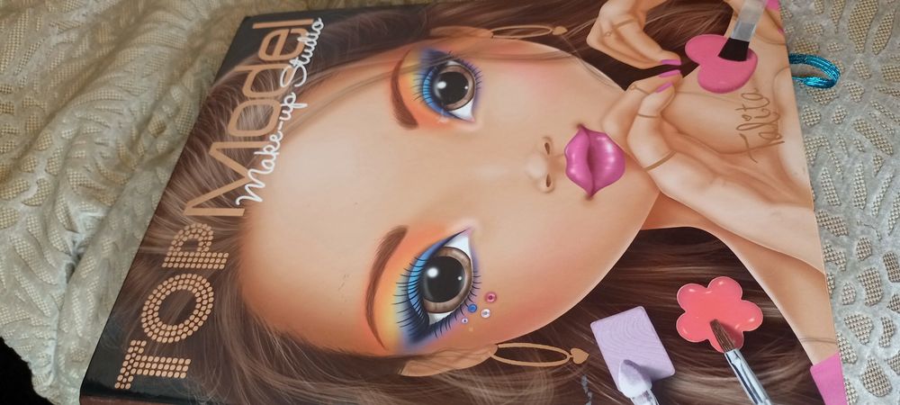Книга мэйкап для девочек