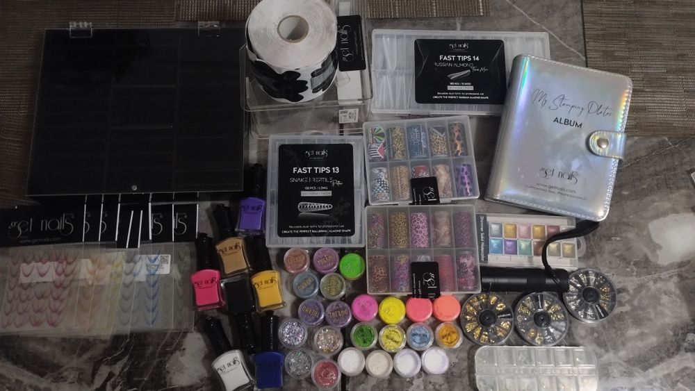 Vând tot ce se vede