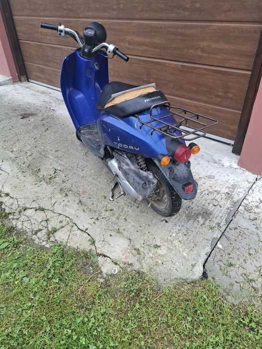 Vând sau  schimb scuter Honda today (defect)