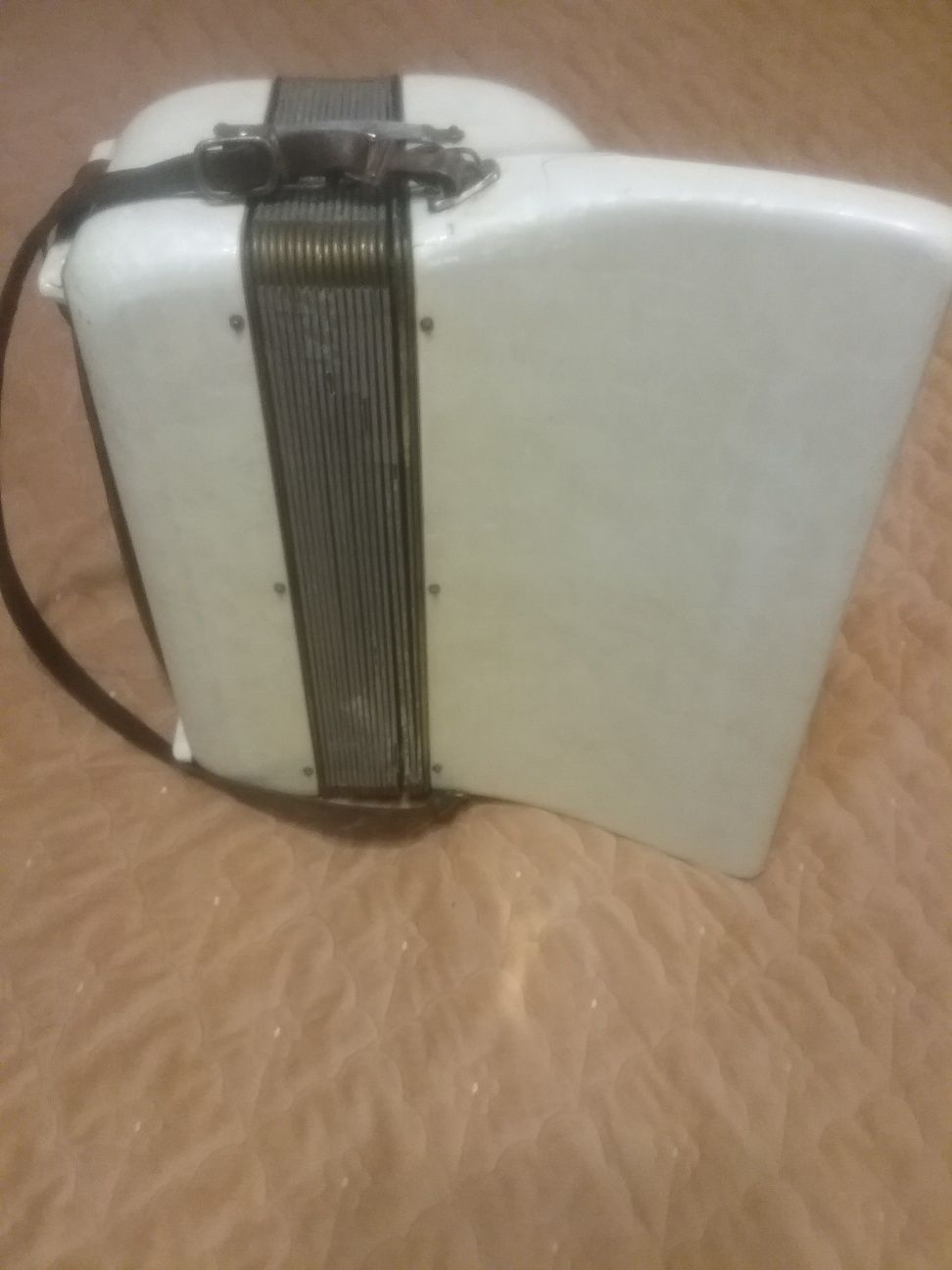 Acordeon Hohner cu 60 de basi