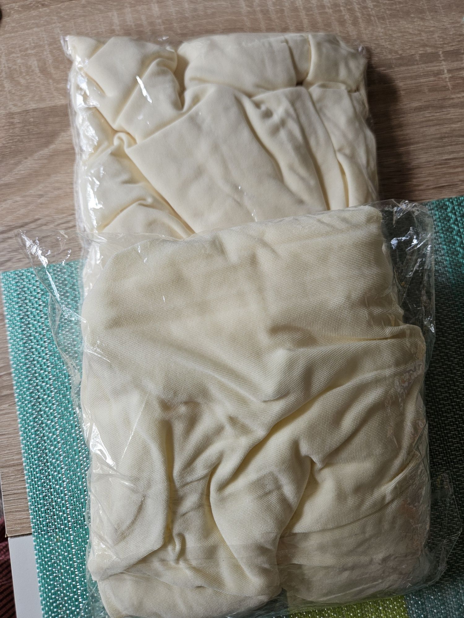 2 бр Калъфи за стол, еластични, млечен цвят.