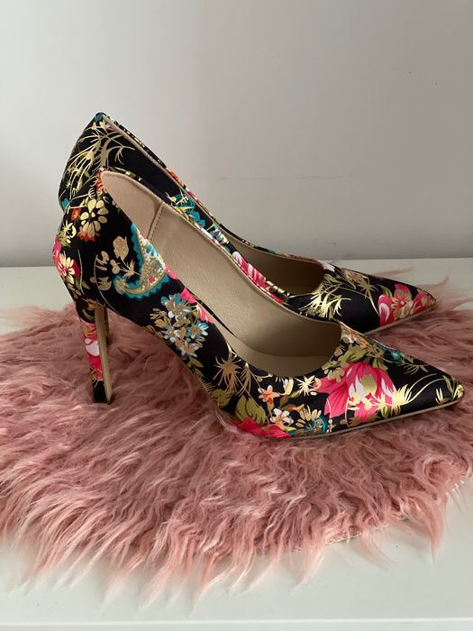 Официални обувки на ток