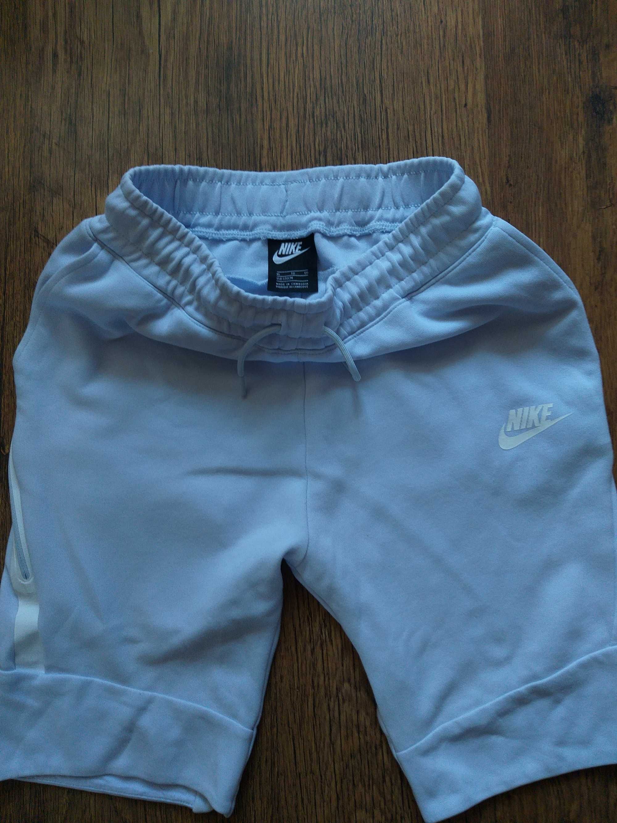 Nike Tech Fleece Shorts - страхотни юношески панталони КАТО НОВИ