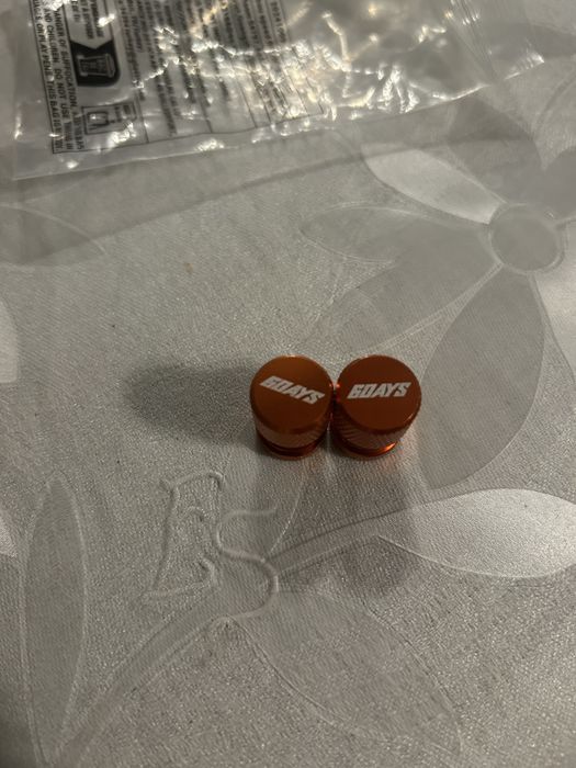 Продавам капачки 6days