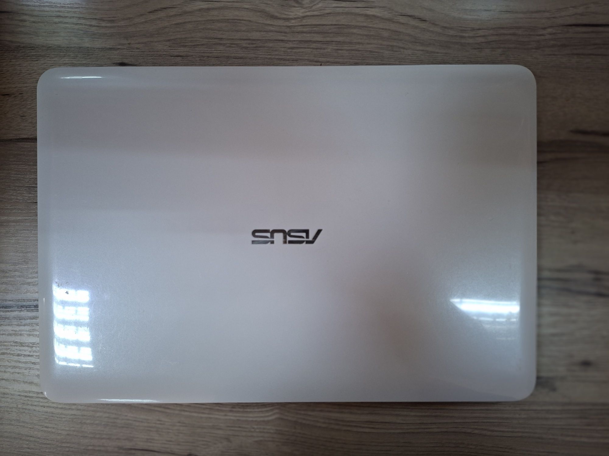 Notebook Sotiladi Asus