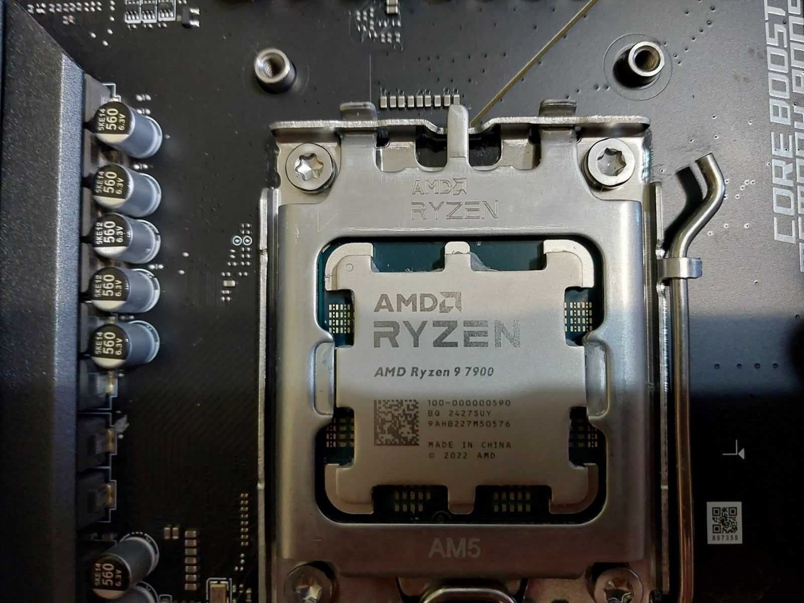 AMD Ryzen 9 7900 + MSI B650 Gaming Plus Wi-Fi
