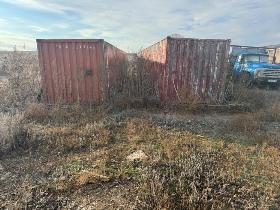 Продам 2 контейнера 40 футовые