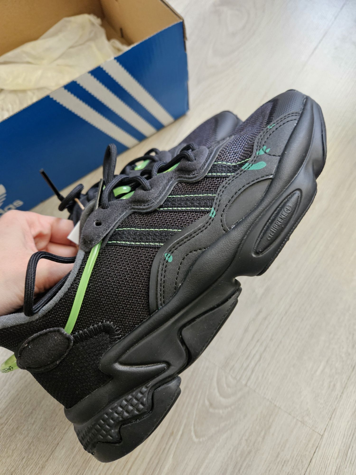НОВИ Adidas Originals OZWEEGO 37