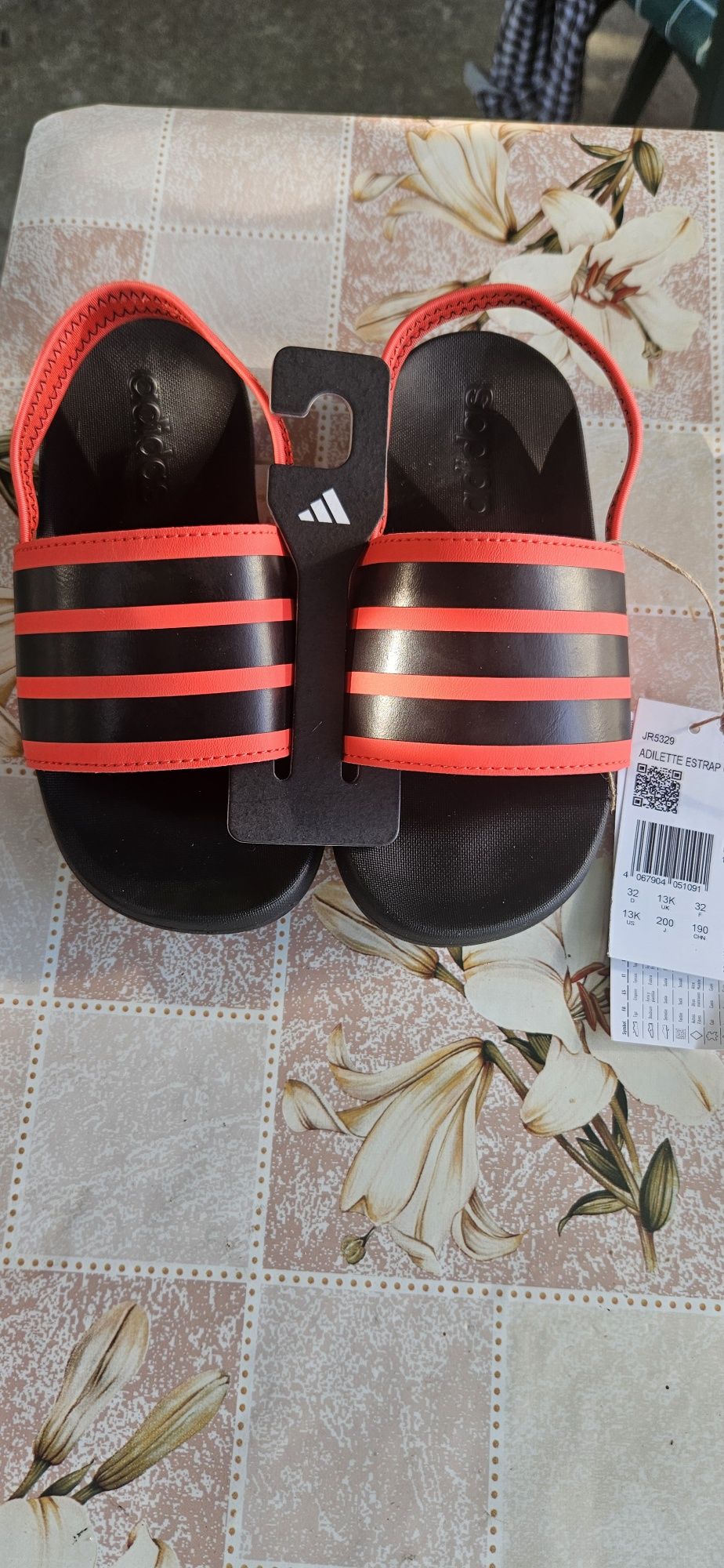 Нови детски чехли Adidas