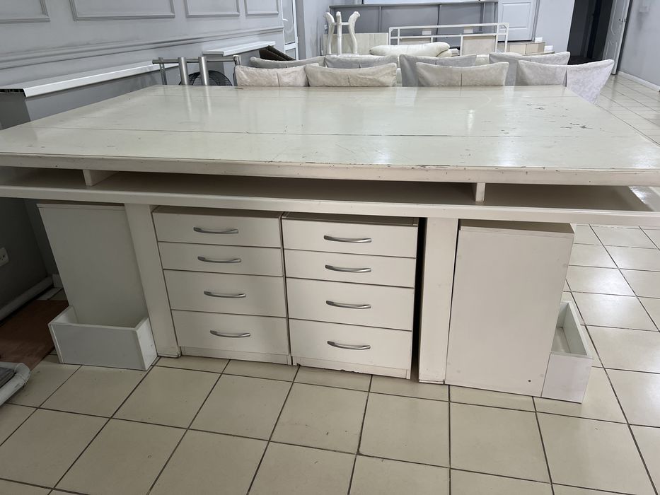 Продам столы для швейных работ , флористов , и тд