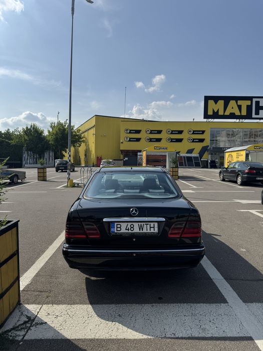 Mercedes-Benz E270 W210