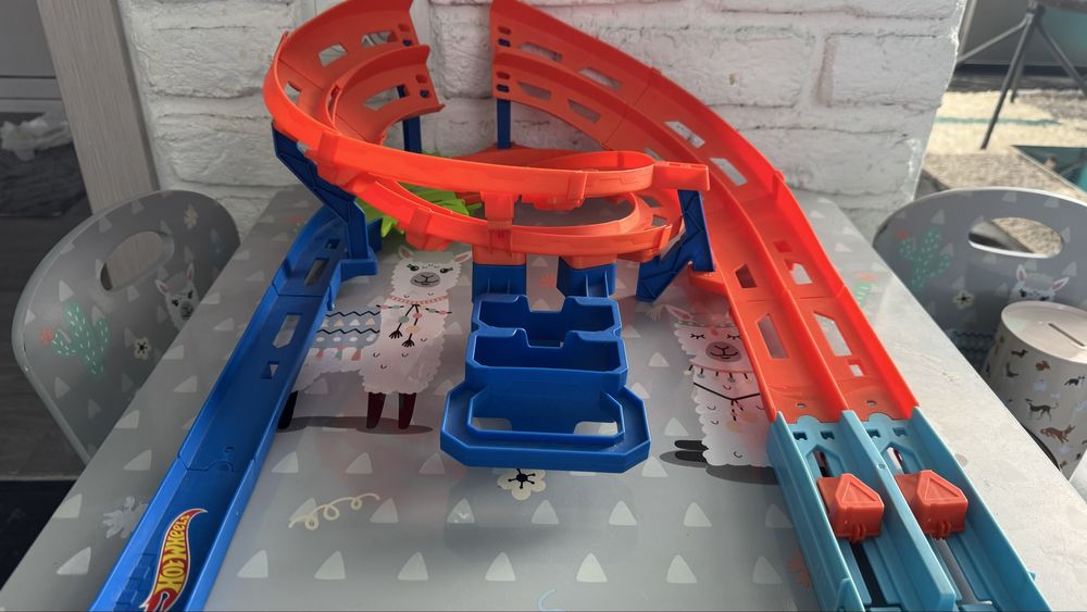 Hot Wheels състезателна писта за 2 коли