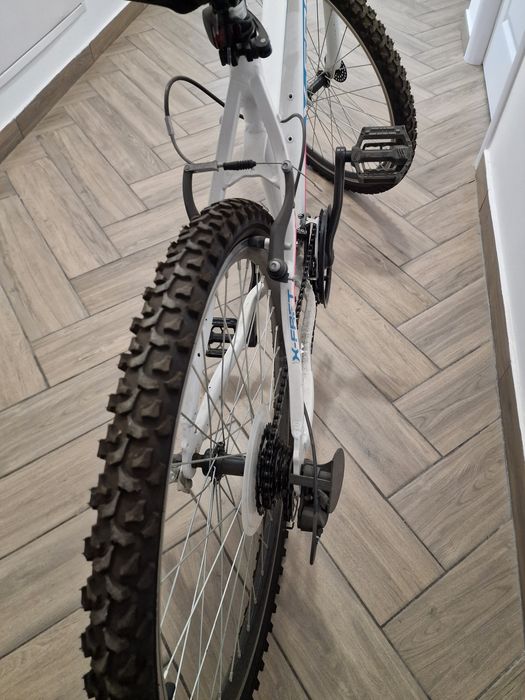 Bicicleta marimea 26 noua cu jante duble si accesorii incluse