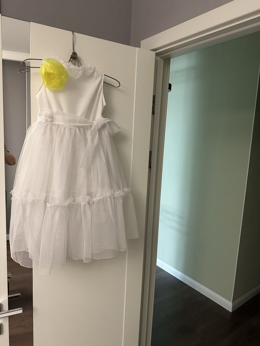 Продам платья для девочек на Новый год