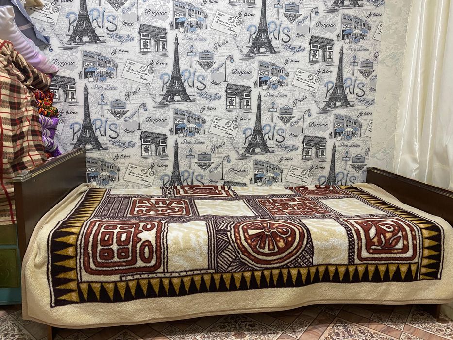 Продам кровать с матрасом
