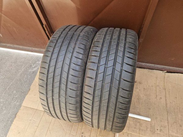 2 Bridgestone R18 215/40
летни гуми
DOT4318