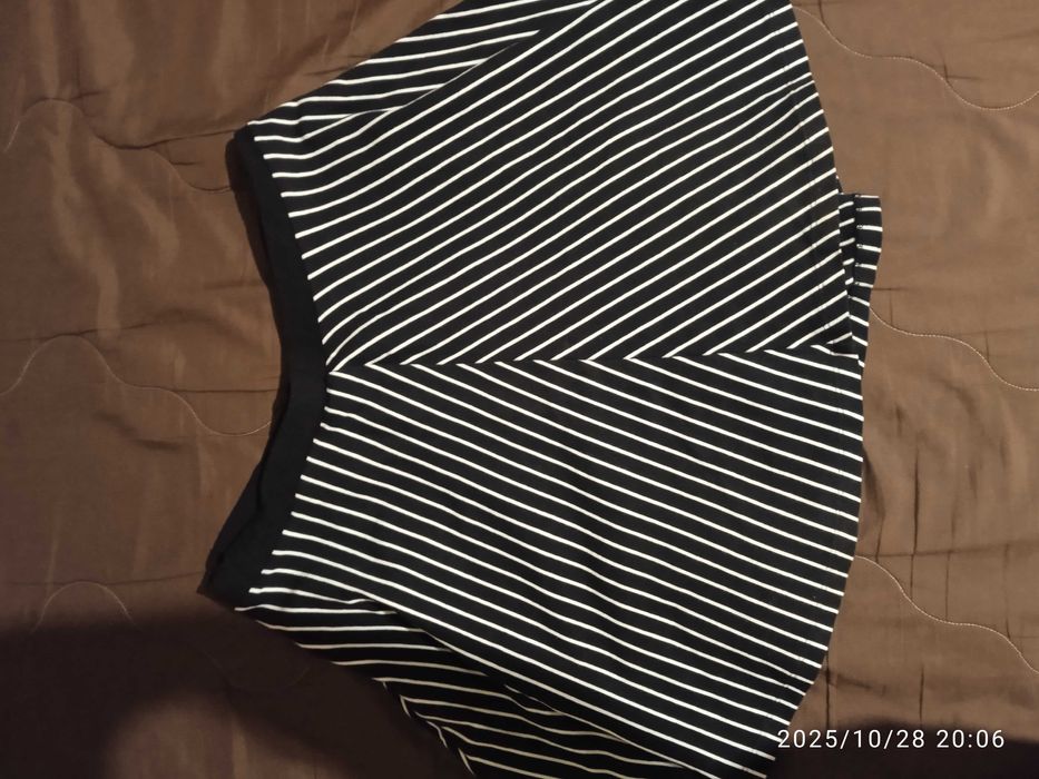 Подарявам дамски поли и рокли