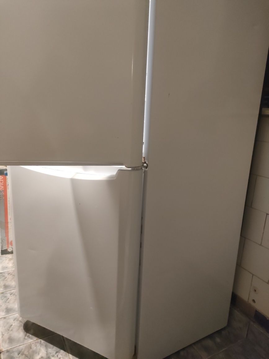 Combină frigider INDESIT BAAN 34 VP capacitate mare