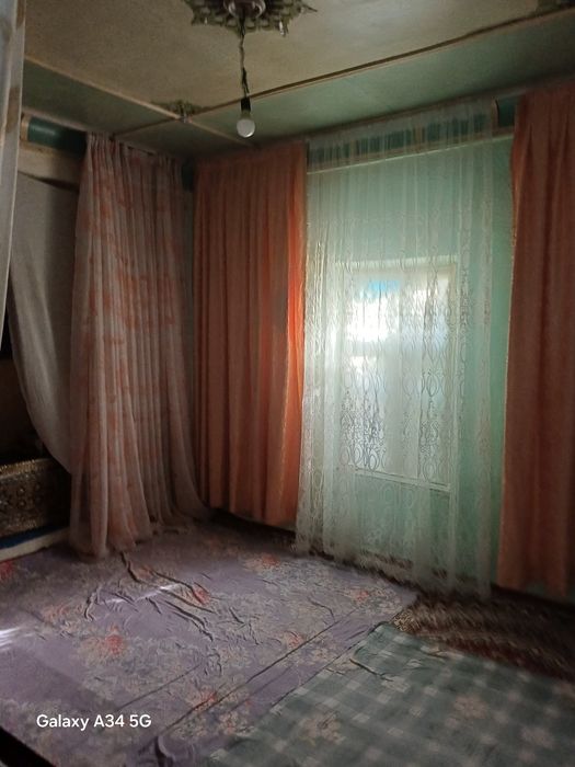 Нурафшон шахар катта бозор енида уй сотилади