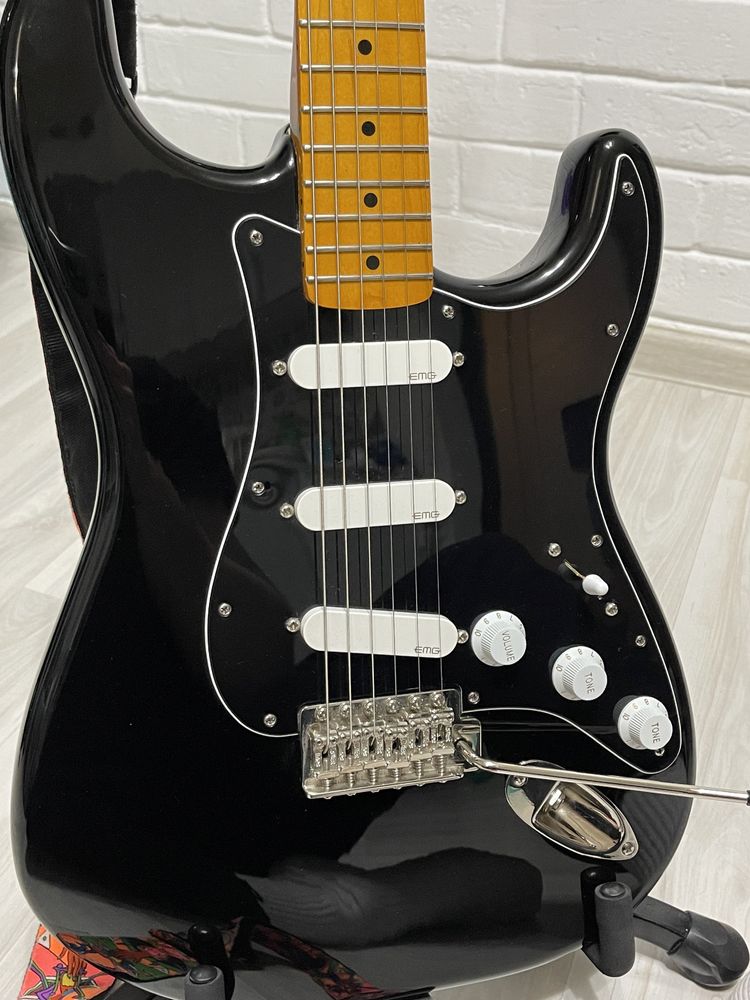 Squier by Fender Stratocaster Classic Vibe 70 со звукоснимателями EMG