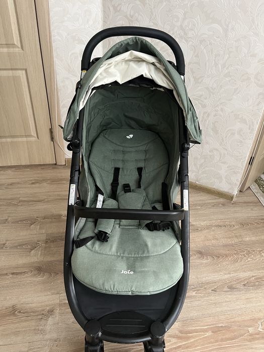 Продам коляску Joie